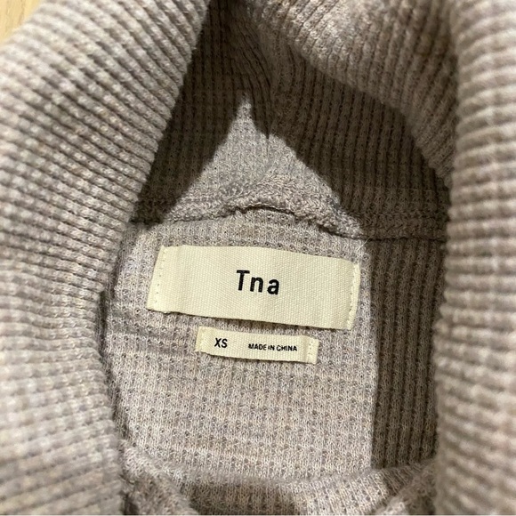 Aritzia | TNA Brown Waffle Knit Turtleneck 🤎 - Picture 2 of 5